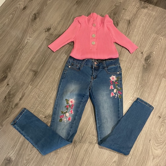 Blue Republic Skinny Low rise embroidered  floral pattern Jean. - Picture 3 of 9